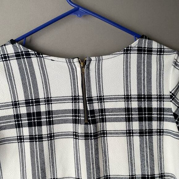 Free Kisses sz S black‎ white plaid blouse - Picture 5 of 10